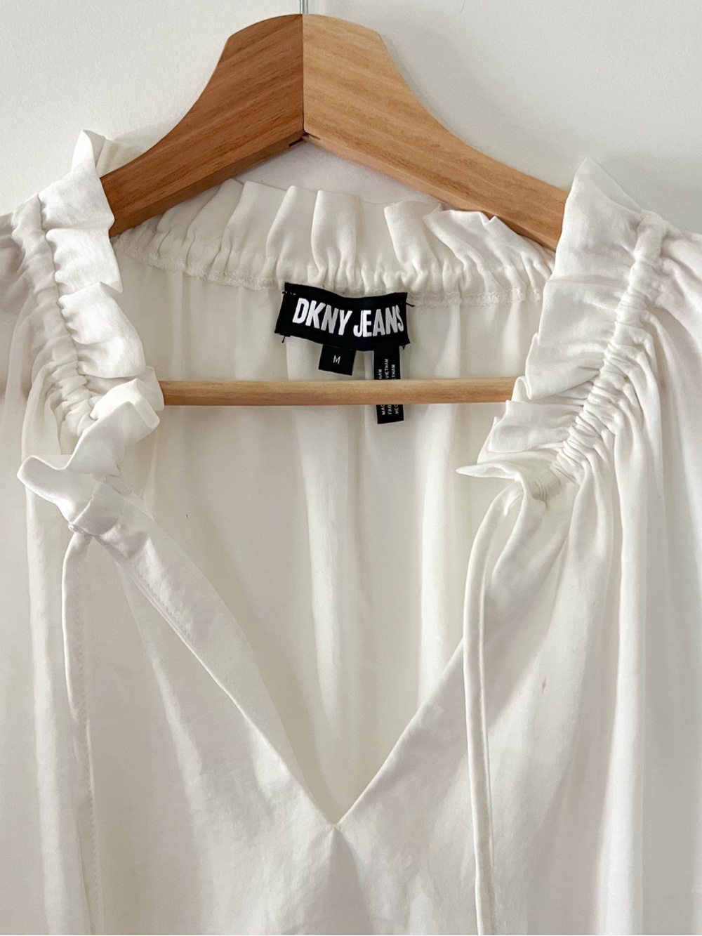 Dkny White Sleeveless V-Neck Ruffle-Trim Camisole - Picture 2 of 6